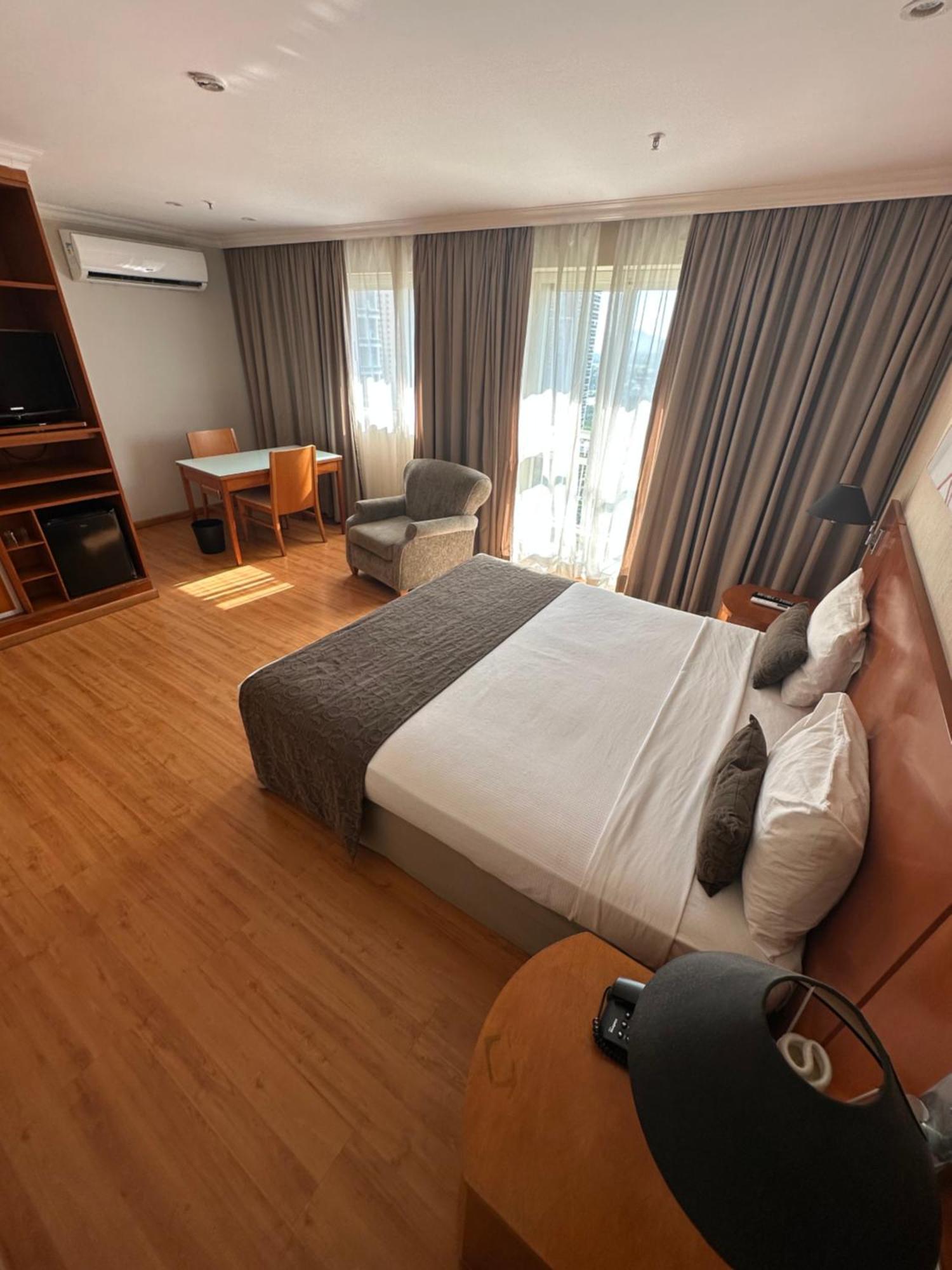 Flat Com Vista Panoramica -15- Na Barra Da Tijuca - Estacionamento Gratuito - Frigobar - Ar Condicionado - Piscina - Academia - Balsa Para Praia Gratis - Varanda - Vista Parcial Mar E Lagoa Ріо-де-Жанейро Екстер'єр фото