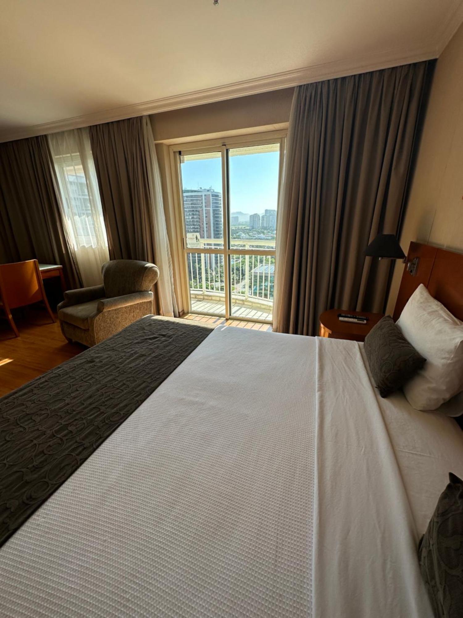Flat Com Vista Panoramica -15- Na Barra Da Tijuca - Estacionamento Gratuito - Frigobar - Ar Condicionado - Piscina - Academia - Balsa Para Praia Gratis - Varanda - Vista Parcial Mar E Lagoa Ріо-де-Жанейро Екстер'єр фото